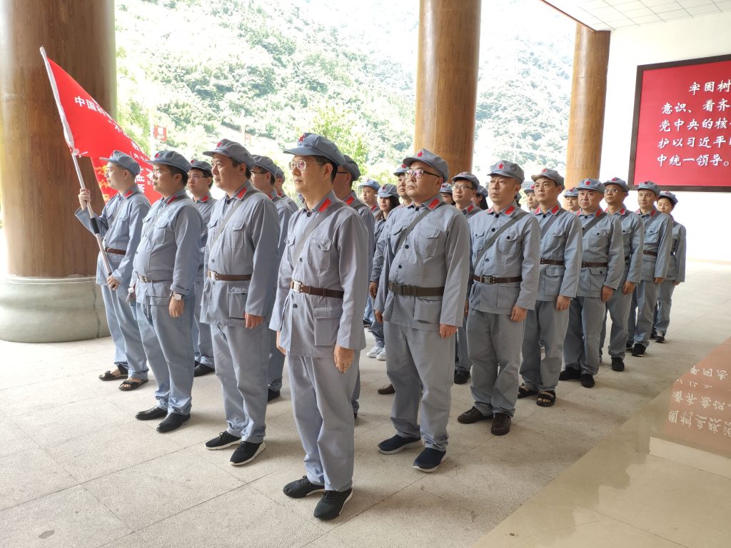 公司產業支部赴夾金山開展“不忘初心,牢記使命,走好今天的長征路”主題黨日活動 公司產業支部赴夾金山開展“不忘初心,牢記使命,走好今天的長征路”主題黨日活動